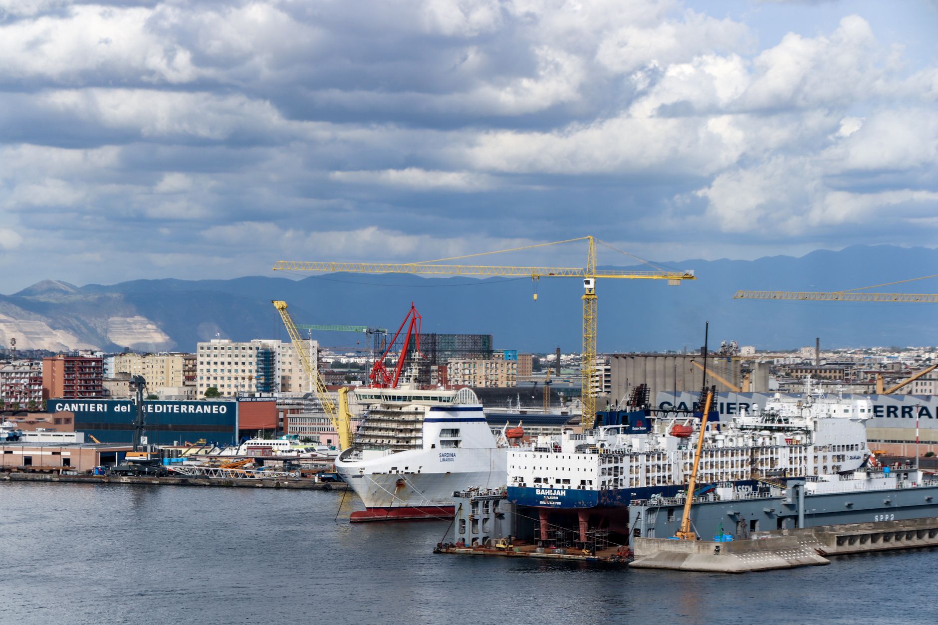 Cantieri navali di Livorno: storia di due secoli
