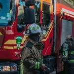 Livorno, incendio in zona industriale: scuole sospese