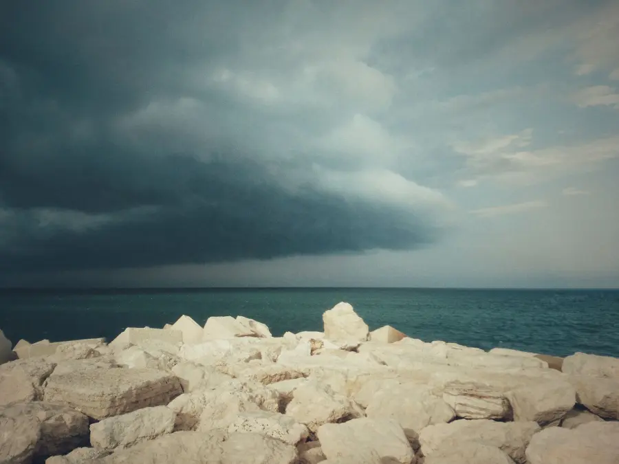 Livorno, allerta gialla oggi per temporali forti in Toscana