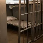 Carceri di Pisa e Livorno sovraffollate: 653 detenuti, organici carenti