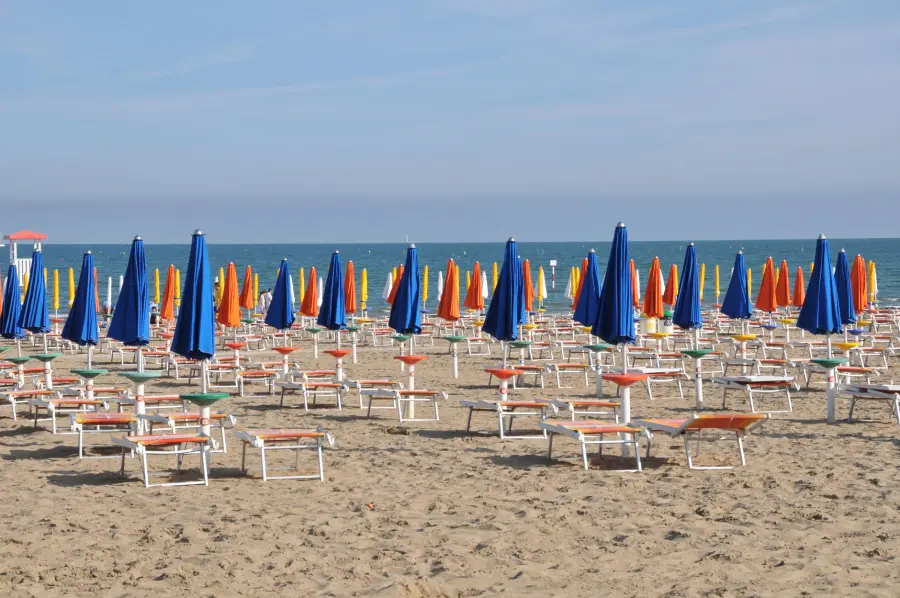 Toscana, identificati i granuli bianchi trovati sulle spiagge