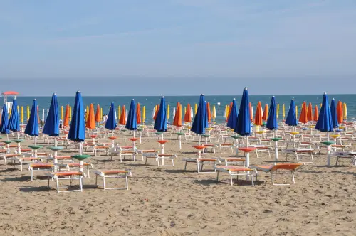 Toscana, identificati i granuli bianchi trovati sulle spiagge