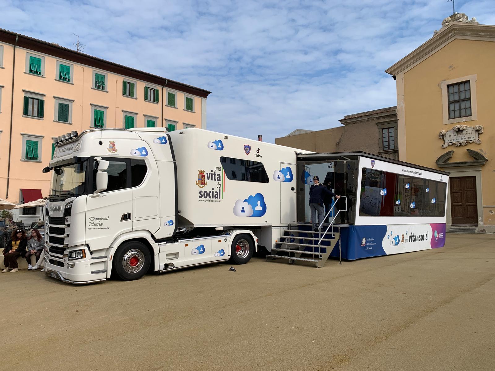 Livorno, “Una vita da social”: studenti protagonisti della campagna della Polizia Postale